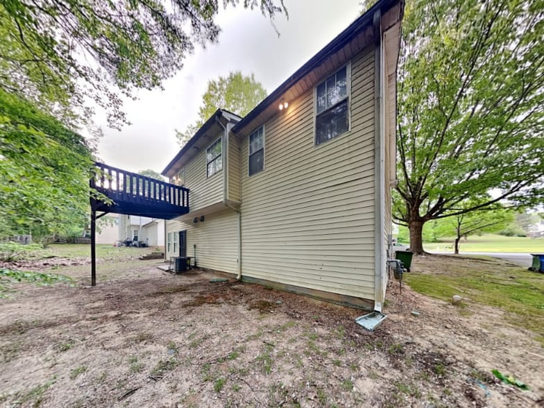 Building Photo - 2218 Sandspring Dr SW