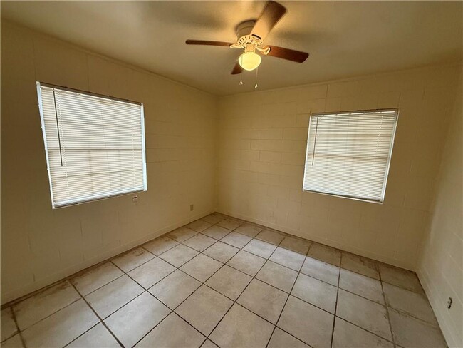 Building Photo - 728 Bankhead Pl