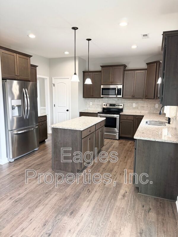 Building Photo - 209 Weeping Willow Dr