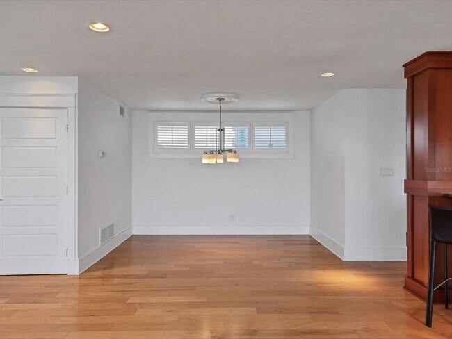 Building Photo - 226 Golden Gate Point