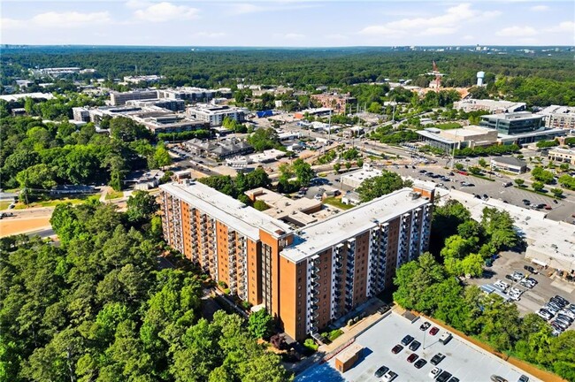 Building Photo - 300 Johnson Ferry Rd