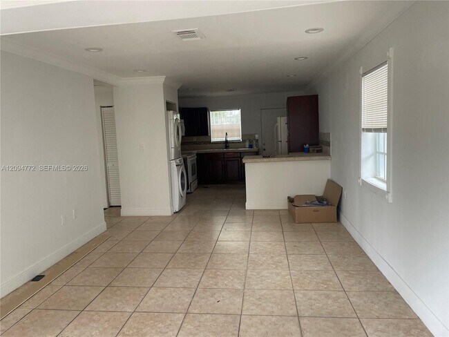 Building Photo - 24 NE 169th St