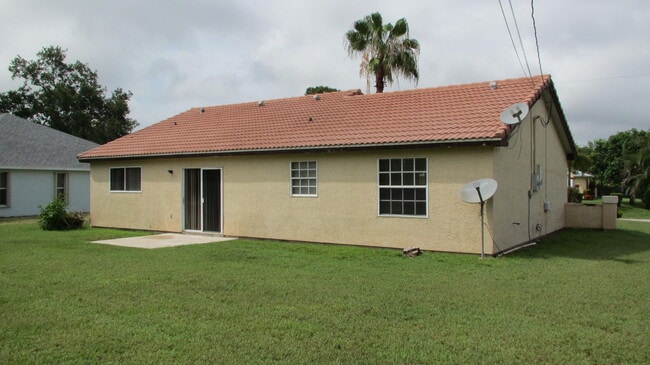 Building Photo - 2832 SW Ann Arbor Rd