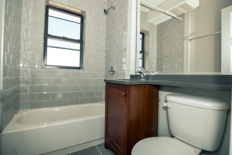 Building Photo - 555 W Arlington