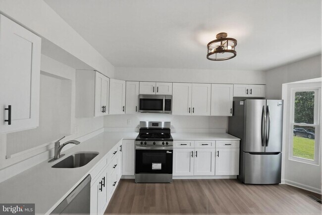 Building Photo - 2846 Schoolhouse Cir