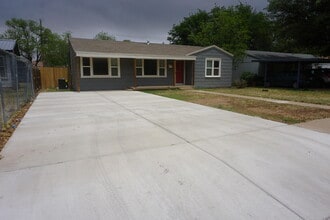 Building Photo - 5546 93rd St