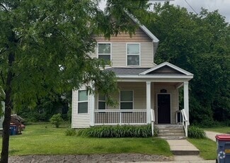 Building Photo - 4 Bedroom, 2 Bath Home near Uptown GR! Ava...