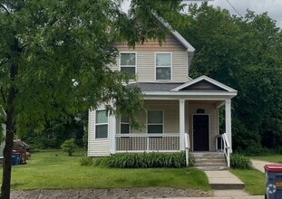 Building Photo - 4 Bedroom, 2 Bath Home available July 2025...