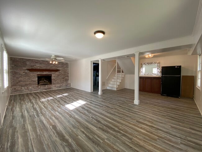 Building Photo - 312 Northfield Dr