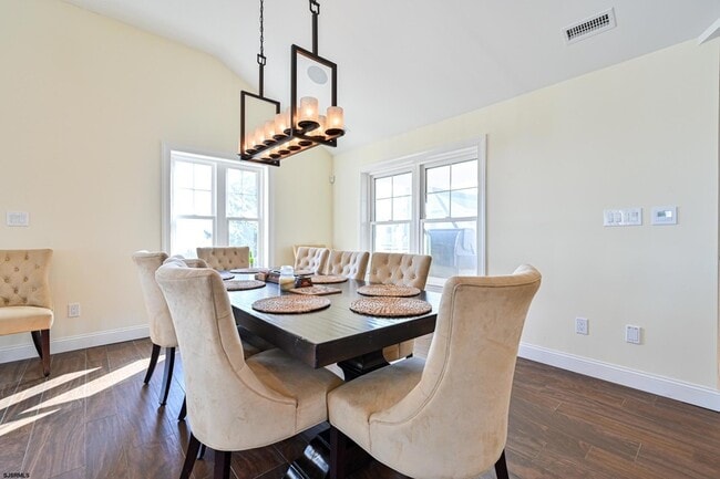 Building Photo - 400 17th St S