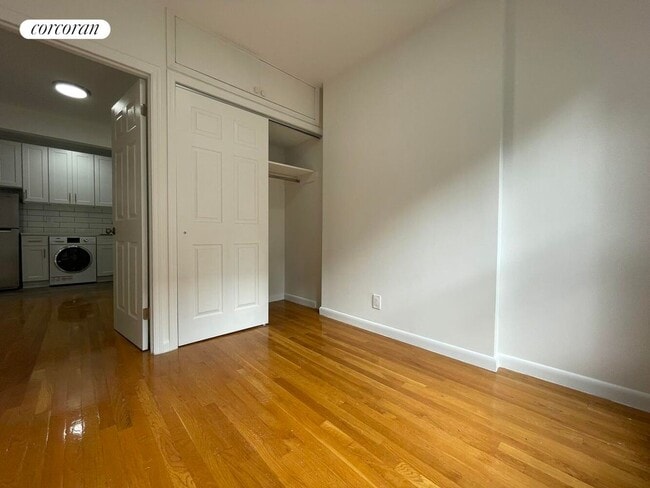 Building Photo - 542 E 82nd St
