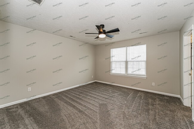 Building Photo - 1604 Crescent Dr