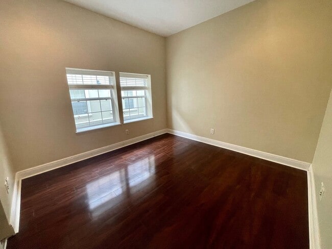 Building Photo - 3 Bed 2.5 Bath Townhouse in A+ location!