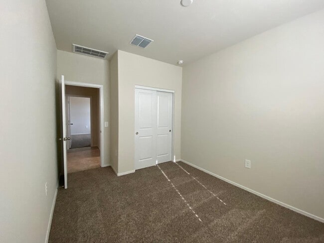 Building Photo - 24402 W Pueblo Ave