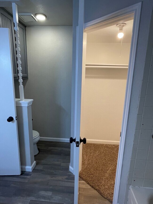 Building Photo - 3 BEDROOM 2 BATHROOM HOUSE IN DENTON