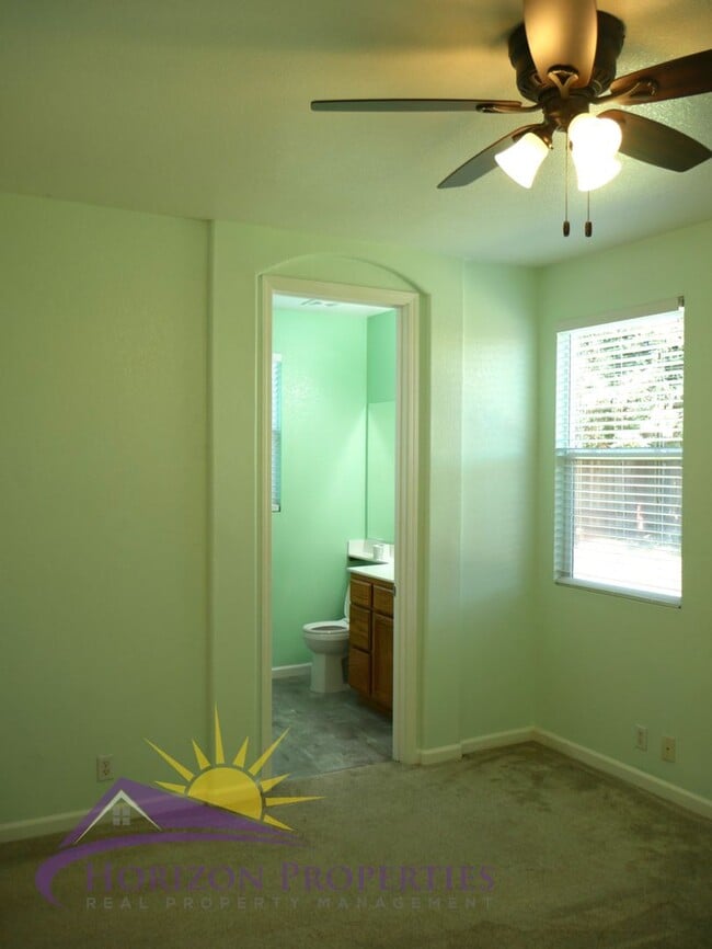 Building Photo - Bright Open 2 Bed 2 Bath 1,043 Sq Ft Antelope home