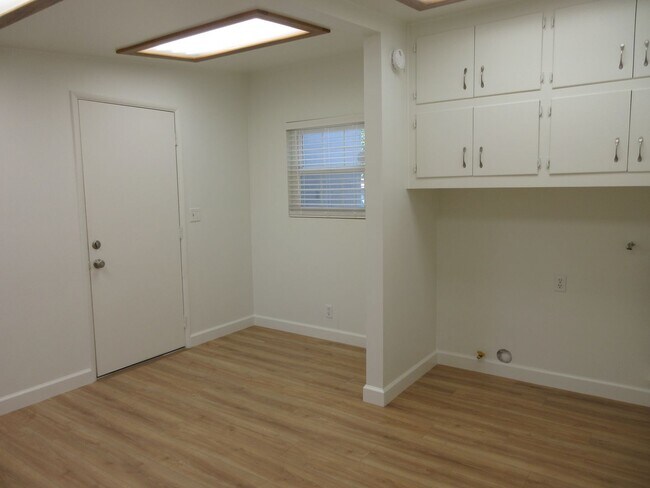 Building Photo - 10818 Paso Robles Ave