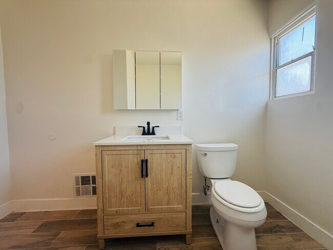 Building Photo - 818 Shenandoah St