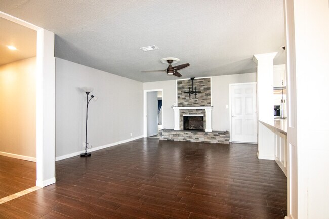 Building Photo - 7575 Chelsea Pl