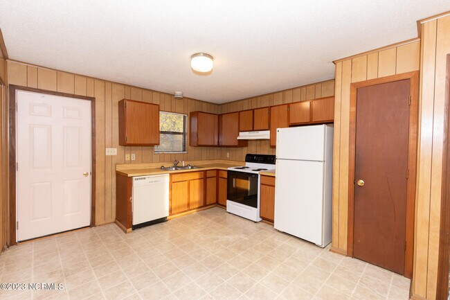 Building Photo - 106 Ravenwood Dr