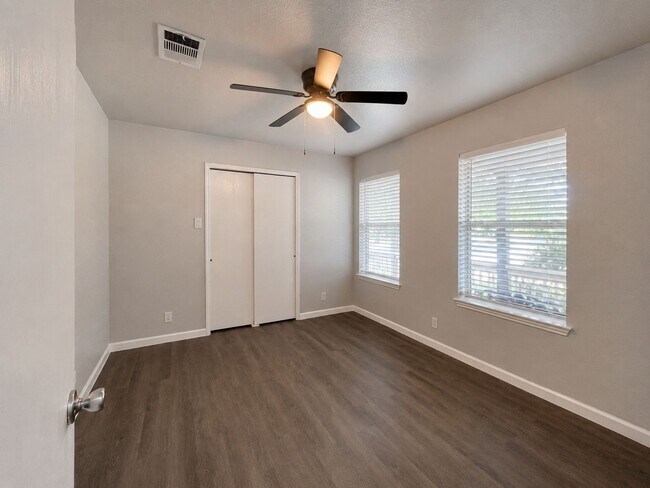 Building Photo - Move-In Ready 4-Bedroom Home Near Tesla, Airport & Downtown Austin