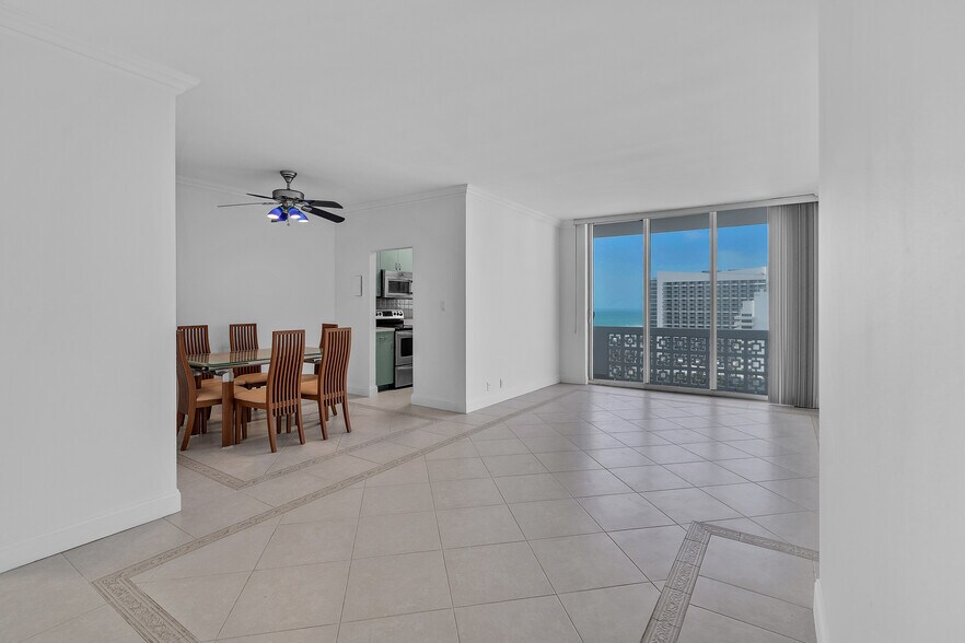 Building Photo - 4747 Collins Ave