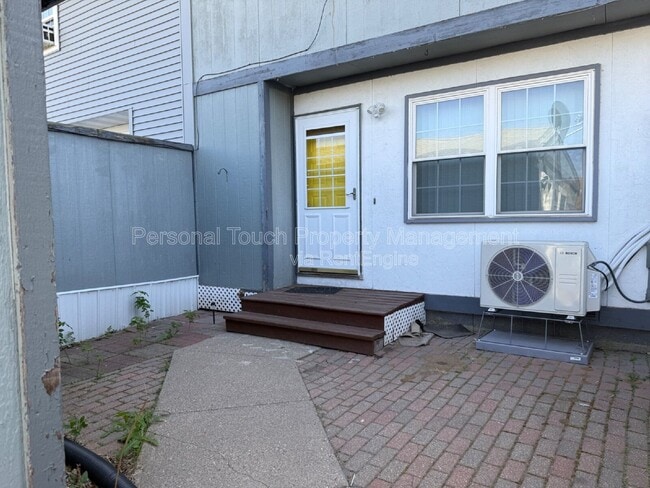 Building Photo - 214 5th St NW