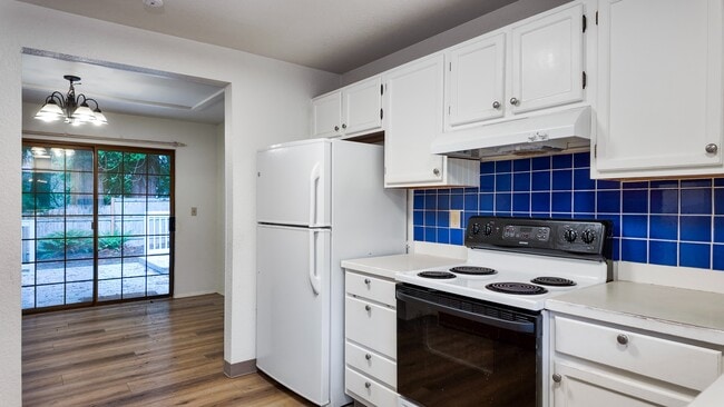 Building Photo - Bright 3-Bed Bothell Home with Attached Garage, Cozy Fireplace, and Private Garden Oasis