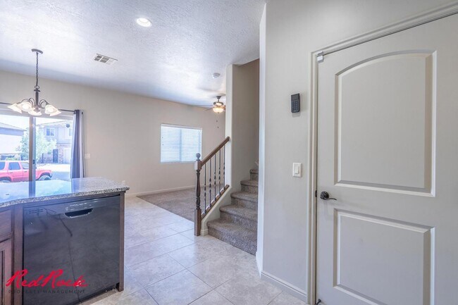 Building Photo - Charming 3 bedroom Townhome. 2 Community Pools!