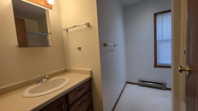 Building Photo - "Cozy Upper Studio Apartment in the Heart of Kimberly!"