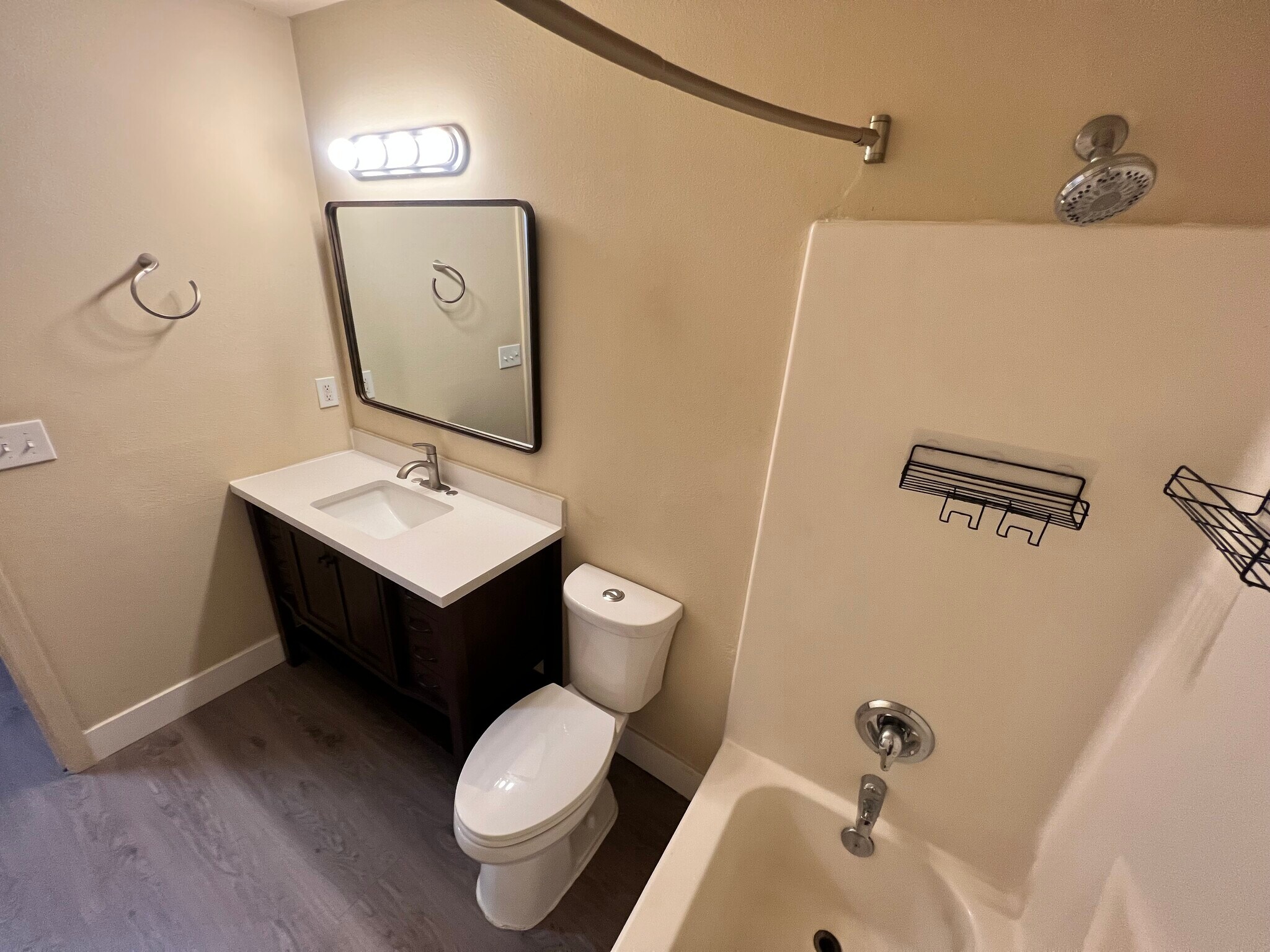 Building Photo - 33 E Lacrosse Ave