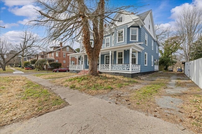 Building Photo - 258 Douglas Ave