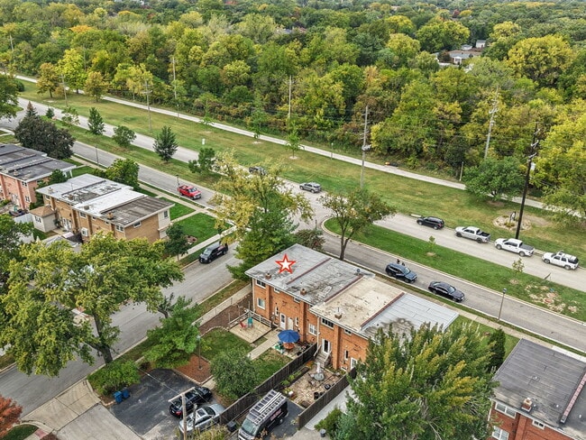 Building Photo - 482 E Vallette St