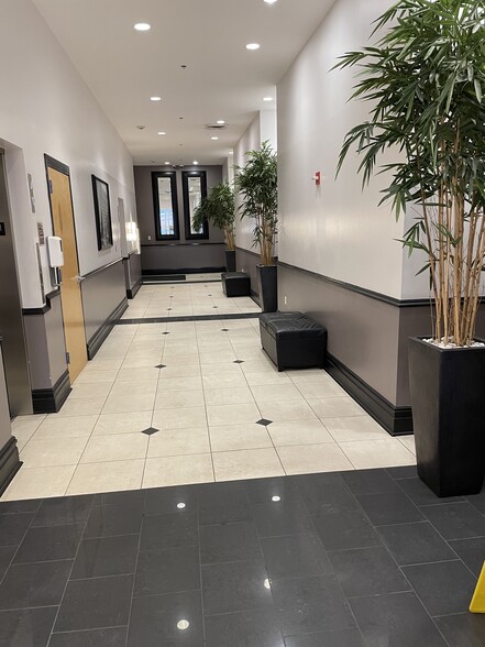 The lobby of the Terra Cotta - 1501 Locust St