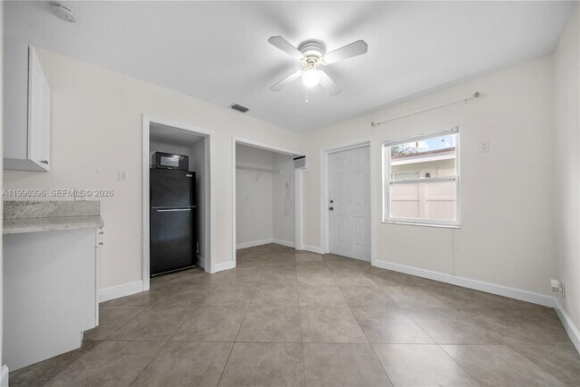 Building Photo - 1041 NE 9th Ave