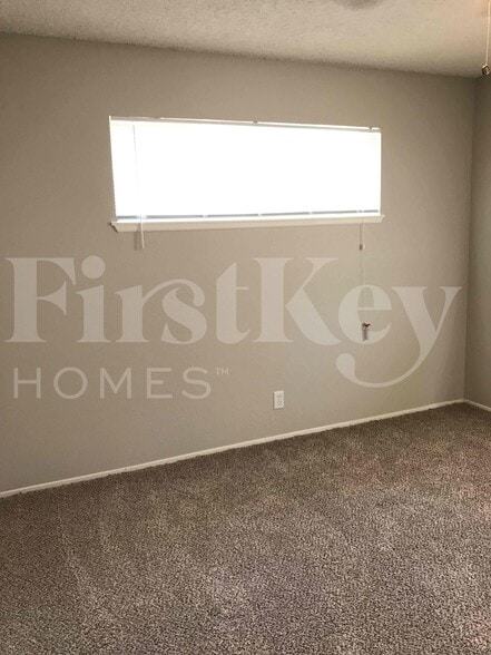 Building Photo - 1810 Renada Cir