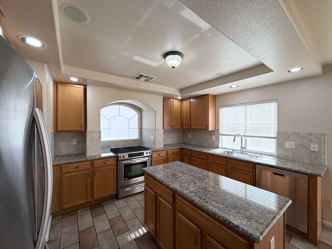 Building Photo - Well-Maintained 2-Story Home with Function...
