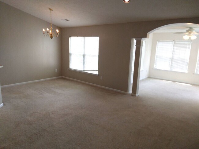 Building Photo - $1,995 - Pet Friendly, 3 Bedroom, 2 Bath H...