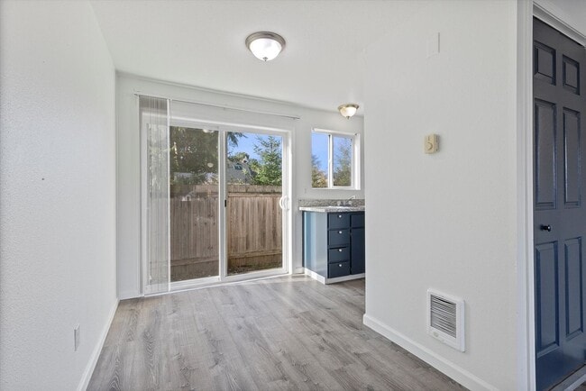 Interior Photo - Lincoln Court