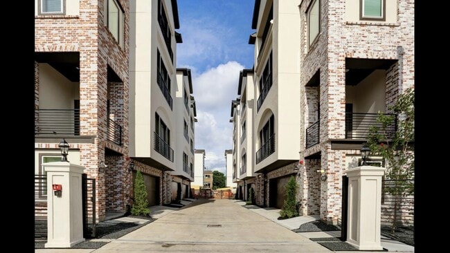 Building Photo - 2116 Mason St