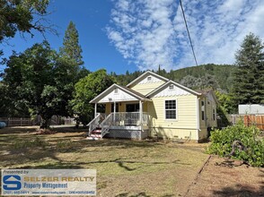 Building Photo - Cozy 2 bedroom home at the base of the west Ukiah foothills!
