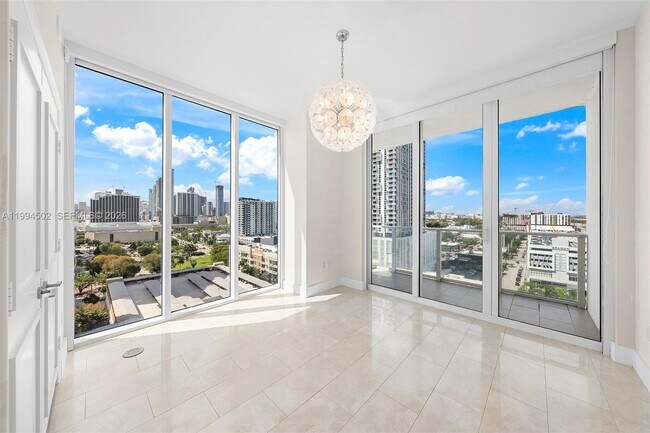 Building Photo - 2020 N Bayshore Dr