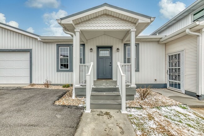 Building Photo - 5 Bedroom / 3.5 Bath Home Blountville, TN