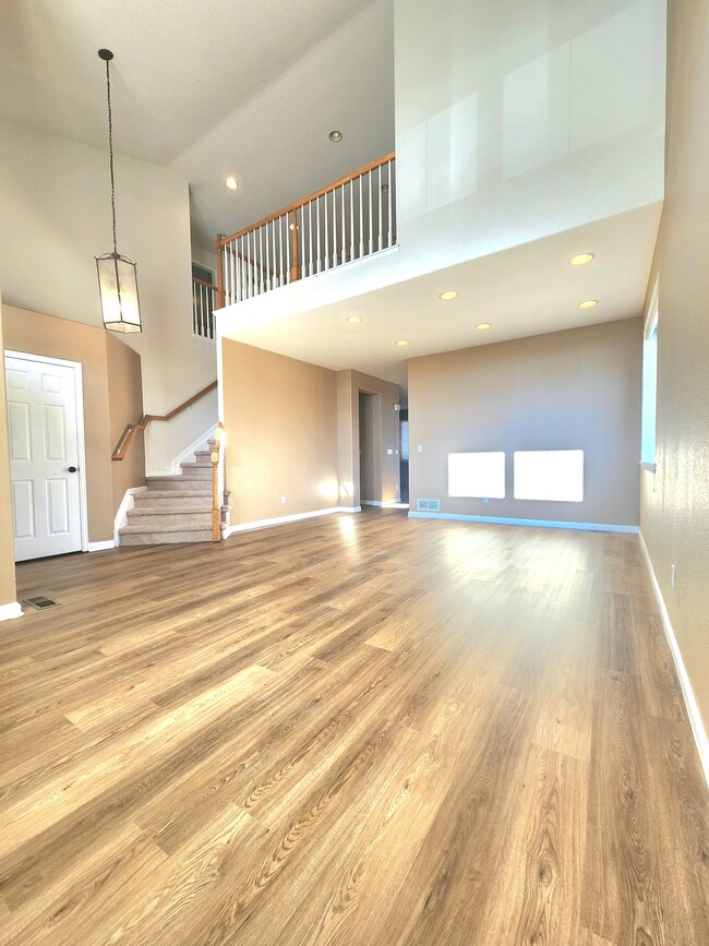 Main Floor - Living Room - 10605 Wynspire Way