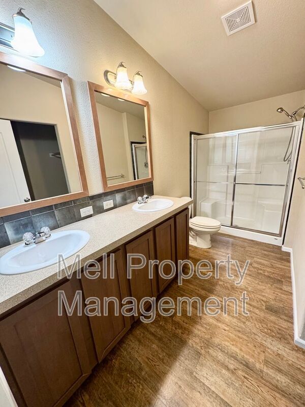 Building Photo - 155 E Strayer Way