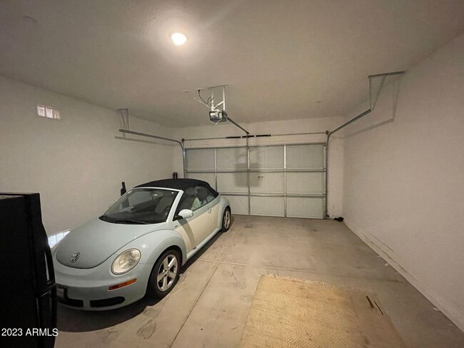 Building Photo - 14030 W Desert Flower Dr