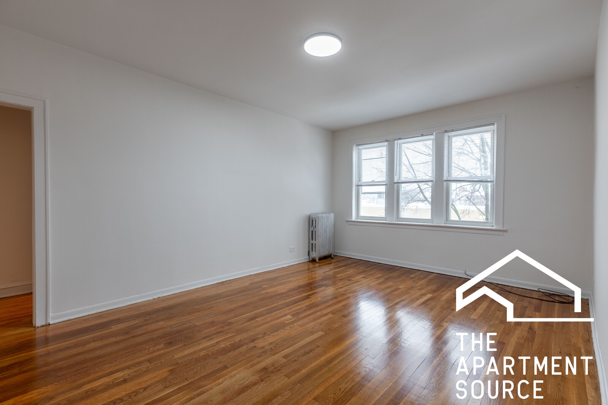 Building Photo - 4921 W Berteau Ave