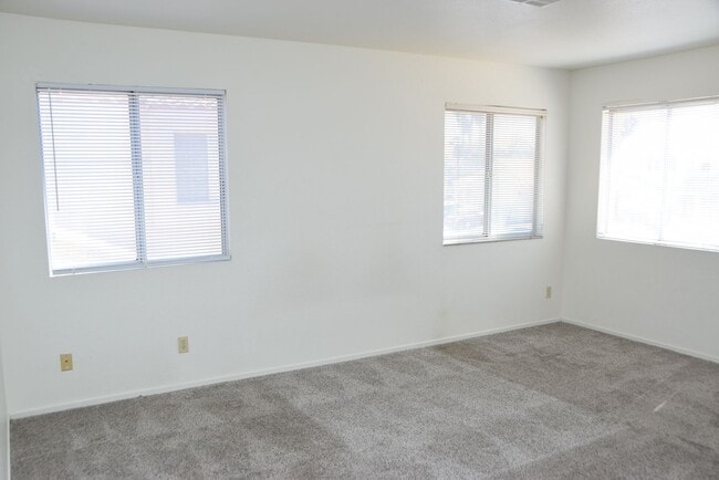 Building Photo - NORTHWEST - 2 STORY HOME - 4 BEDROOMS