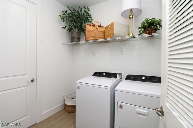 Building Photo - 8857 Oceana Wy