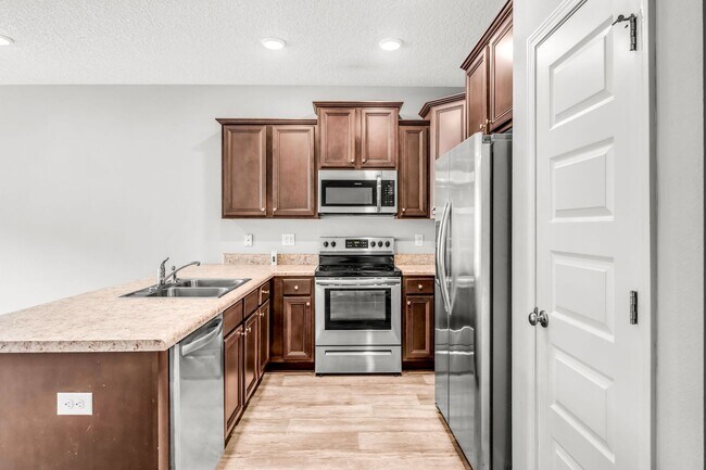 Building Photo - Newer 3 Bed/2.5 Bath Townhome with Modern ...